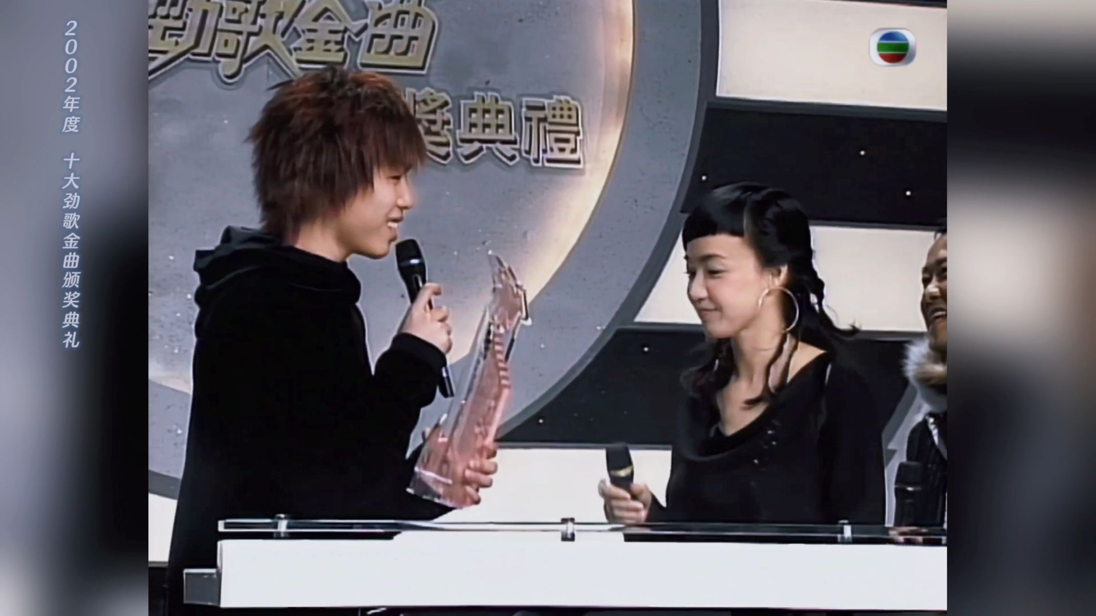 【02年香港五大颁奖礼合集】胡彦斌的和尚究竟有多厉害?