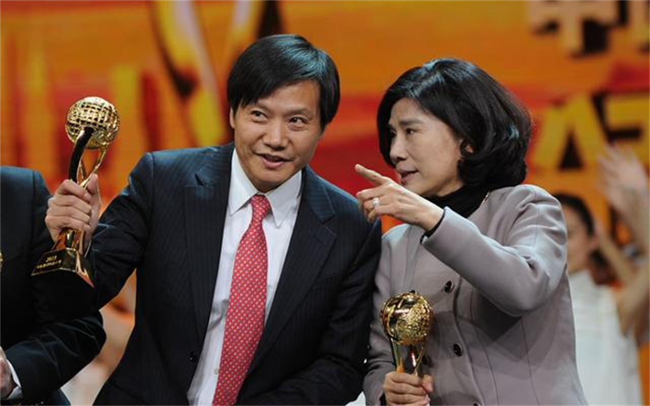 对女企业家性别歧视鲁豫觉得不公平,董明珠却表示不在乎