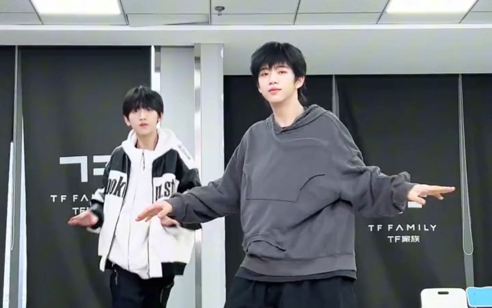 tf家族练习生 张函瑞,左奇函(原曲:taeyeon-to x.