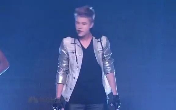 [图]Justin Bieber As Long As You Love Me (美国达人秀现场 2012)