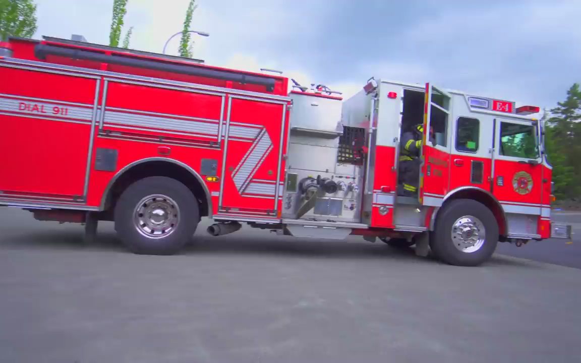 [图]Blippi Visits a Firetruck Station! _ Learn about Vehicles for Kids _ Educational