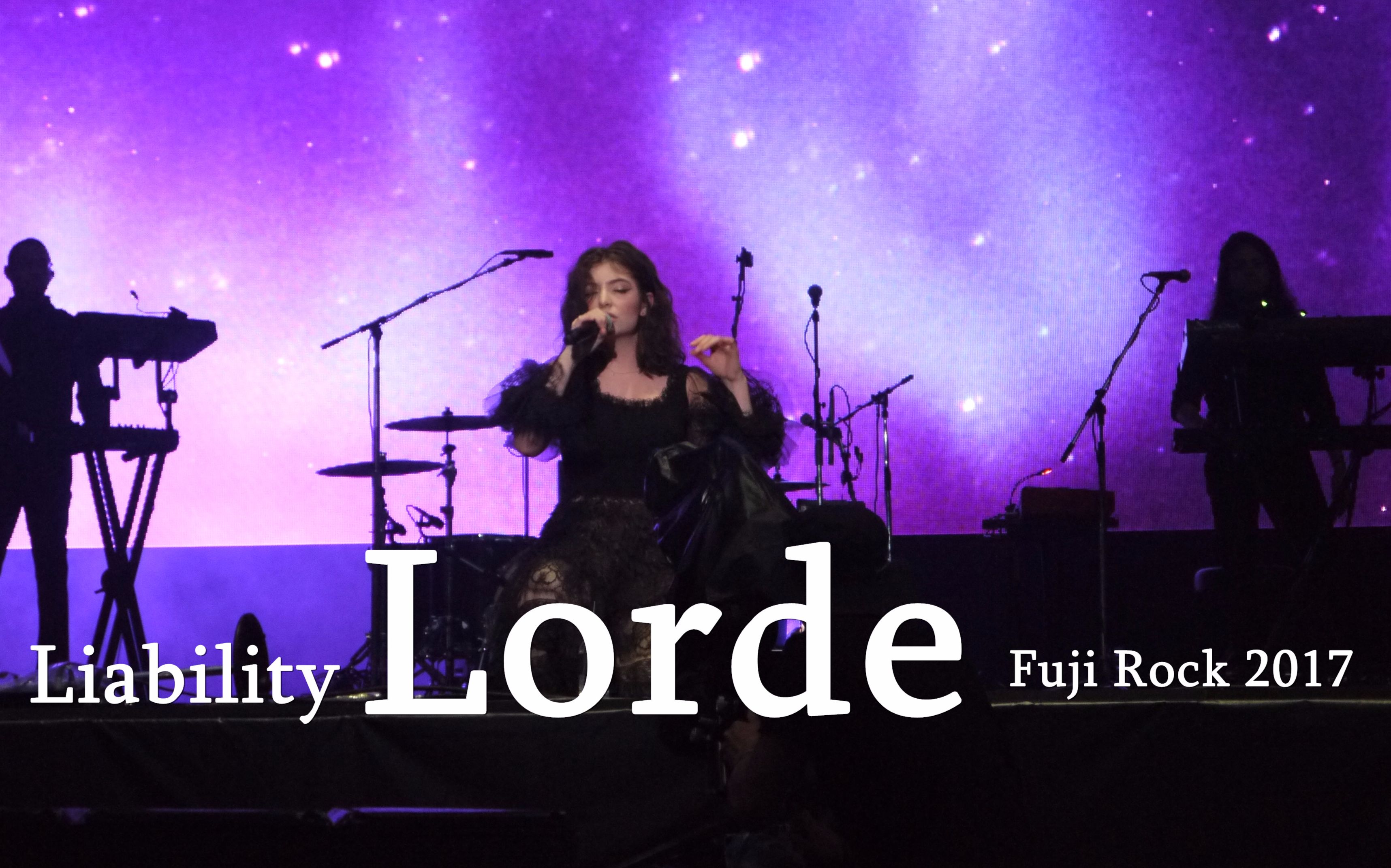 [图]【Lorde】戳泪暴击！Lorde在Fuji Rock音乐节坐着唱完Liability后热泪盈眶