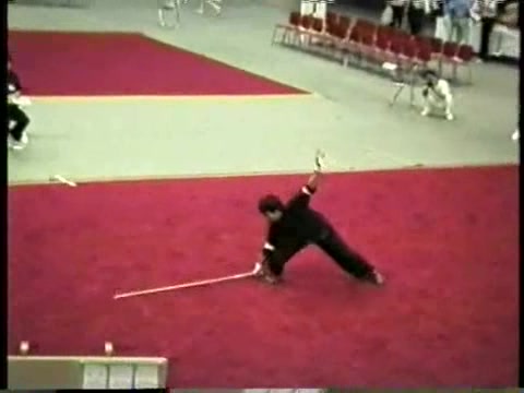 [图]1989日本大阪赛场上劈挂拳传人演练的疯魔棍