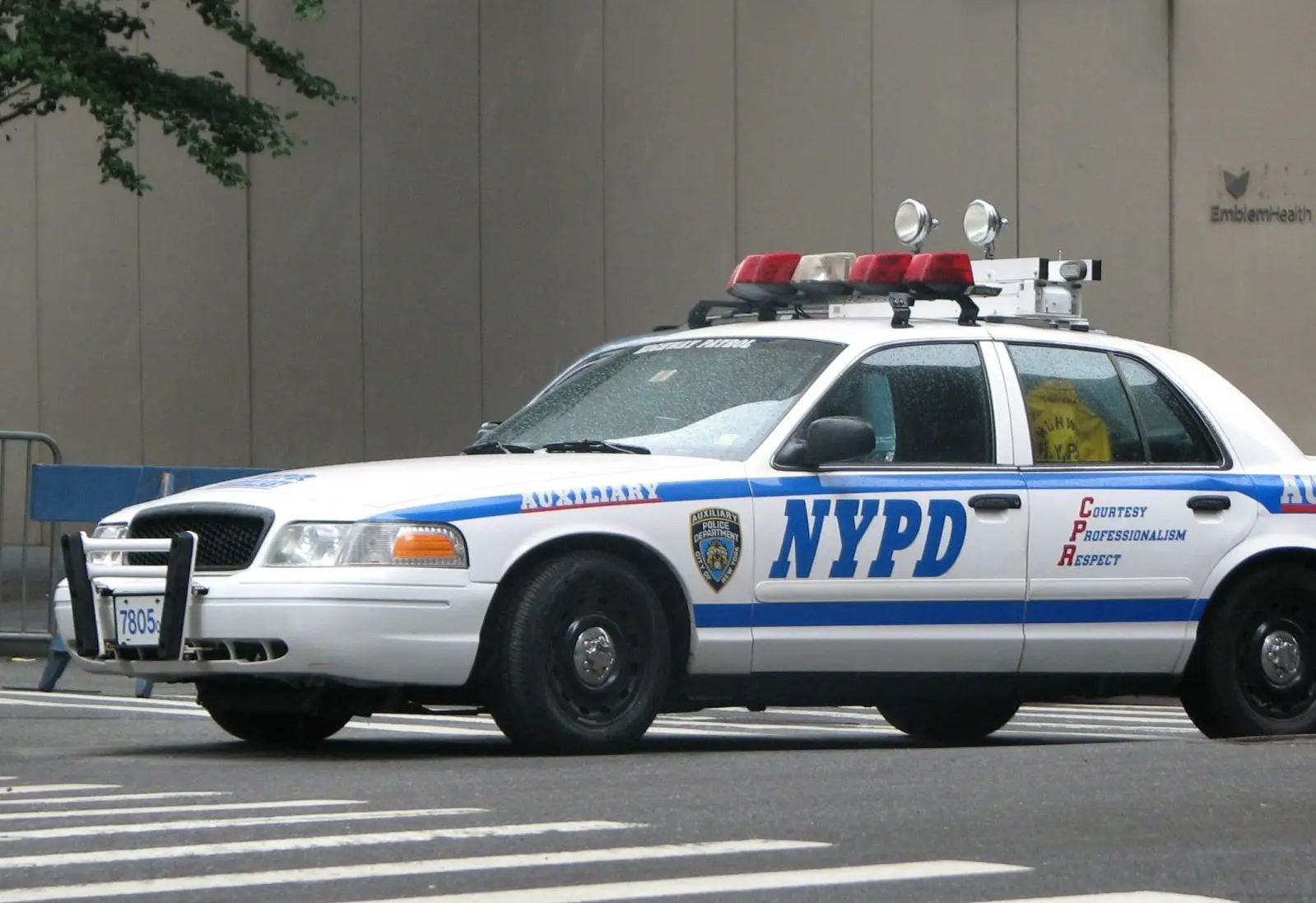 竞速游戏中的警车就像