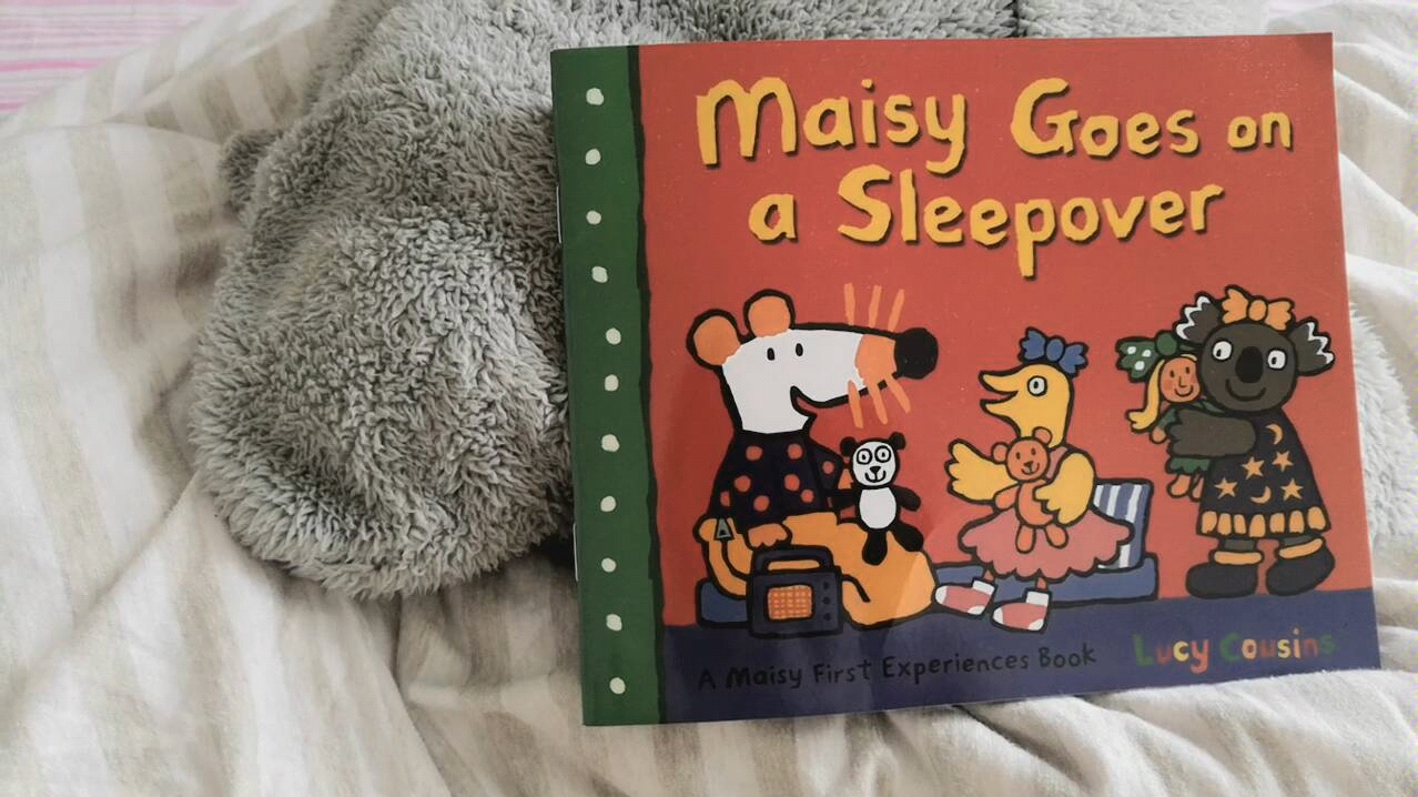 [图]英语绘本讲解阅读 Maisy Goes on a Sleepover