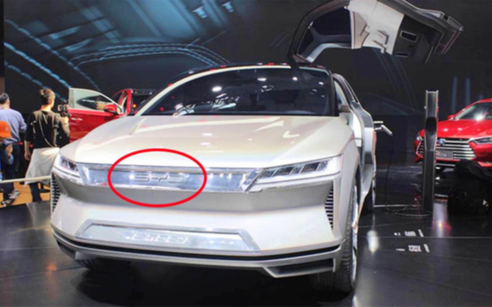 比亚迪换新车标了,车标不再"byd",让人眼前一亮