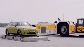 Mini电动 准备开玩 海外限定mini Cooper Se电动车城市灯光秀宣传片 哔哩哔哩 Bilibili