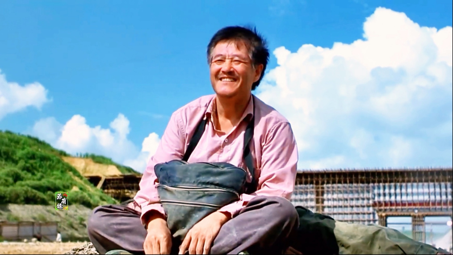 背尸徒步半个中国!从未被超越的公路电影 《落叶归根》