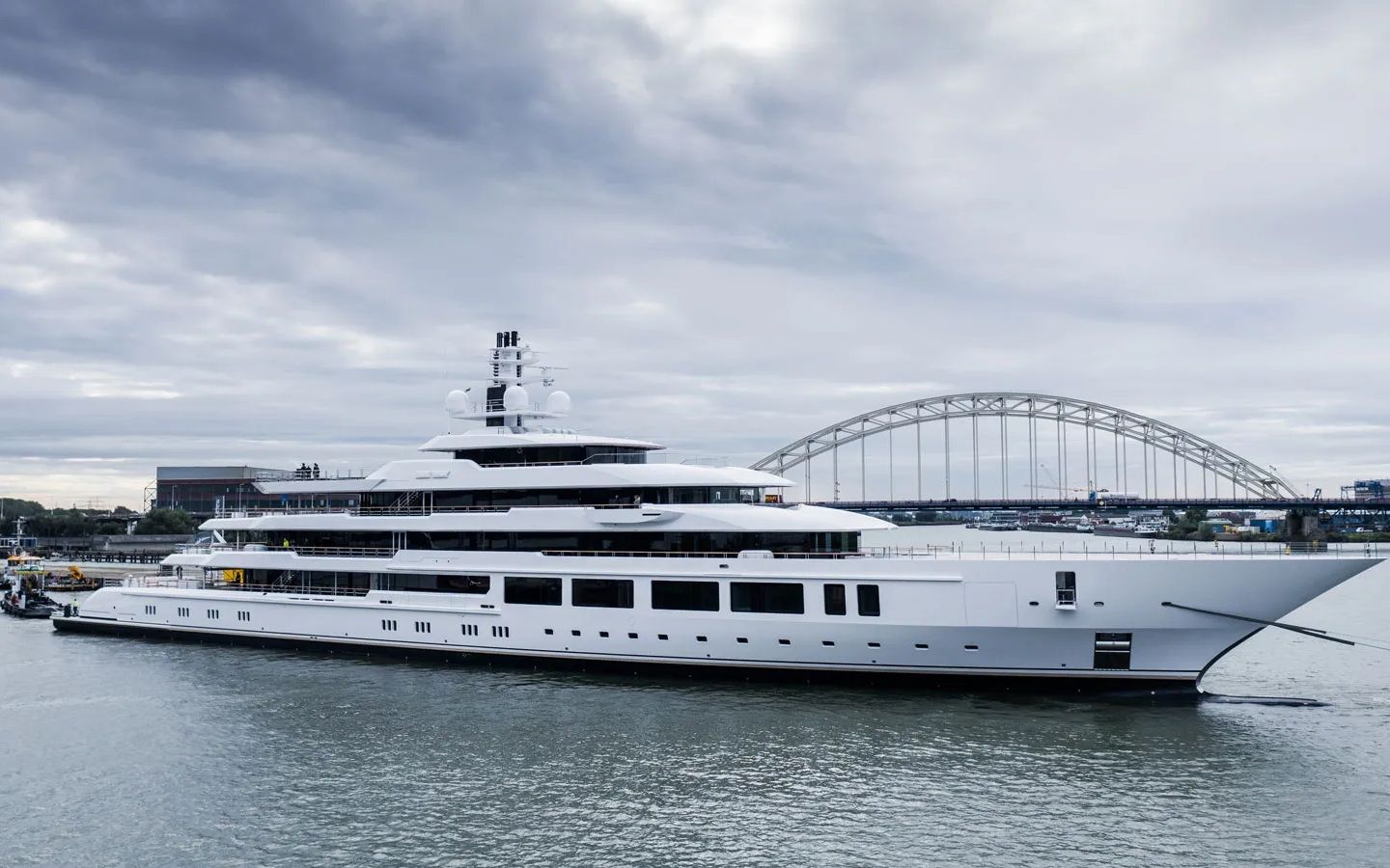 荷兰最大超级游艇下水-欧绅歌oceanco 117m y719_哔哩哔哩_bilibili