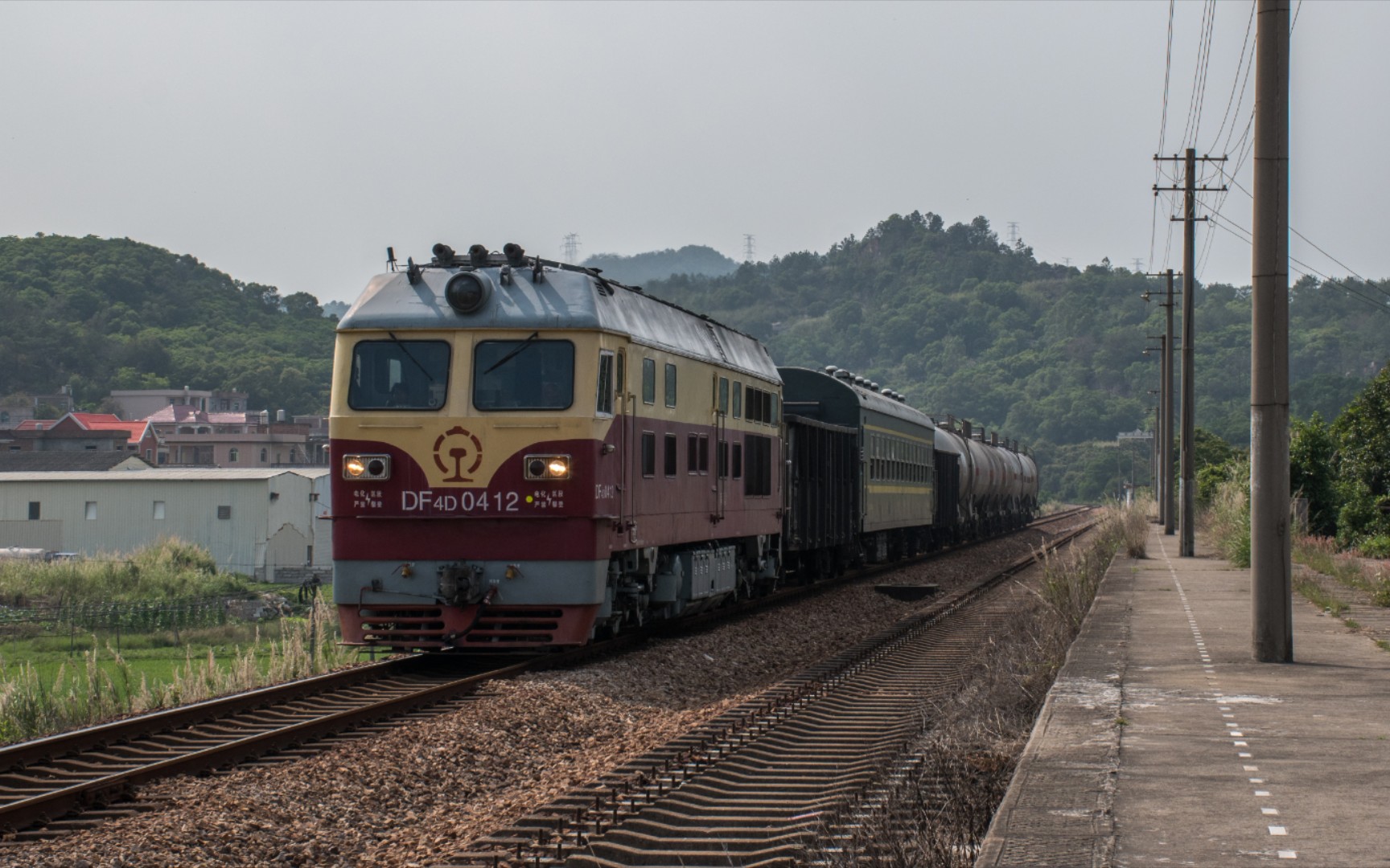 【中国铁路】客机拉货拉客再拉货——漳泉线上唯一的df4d调机牵引客货