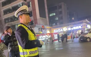 Download Video: 震惊！成都谭警官现身玉林路口指挥交通