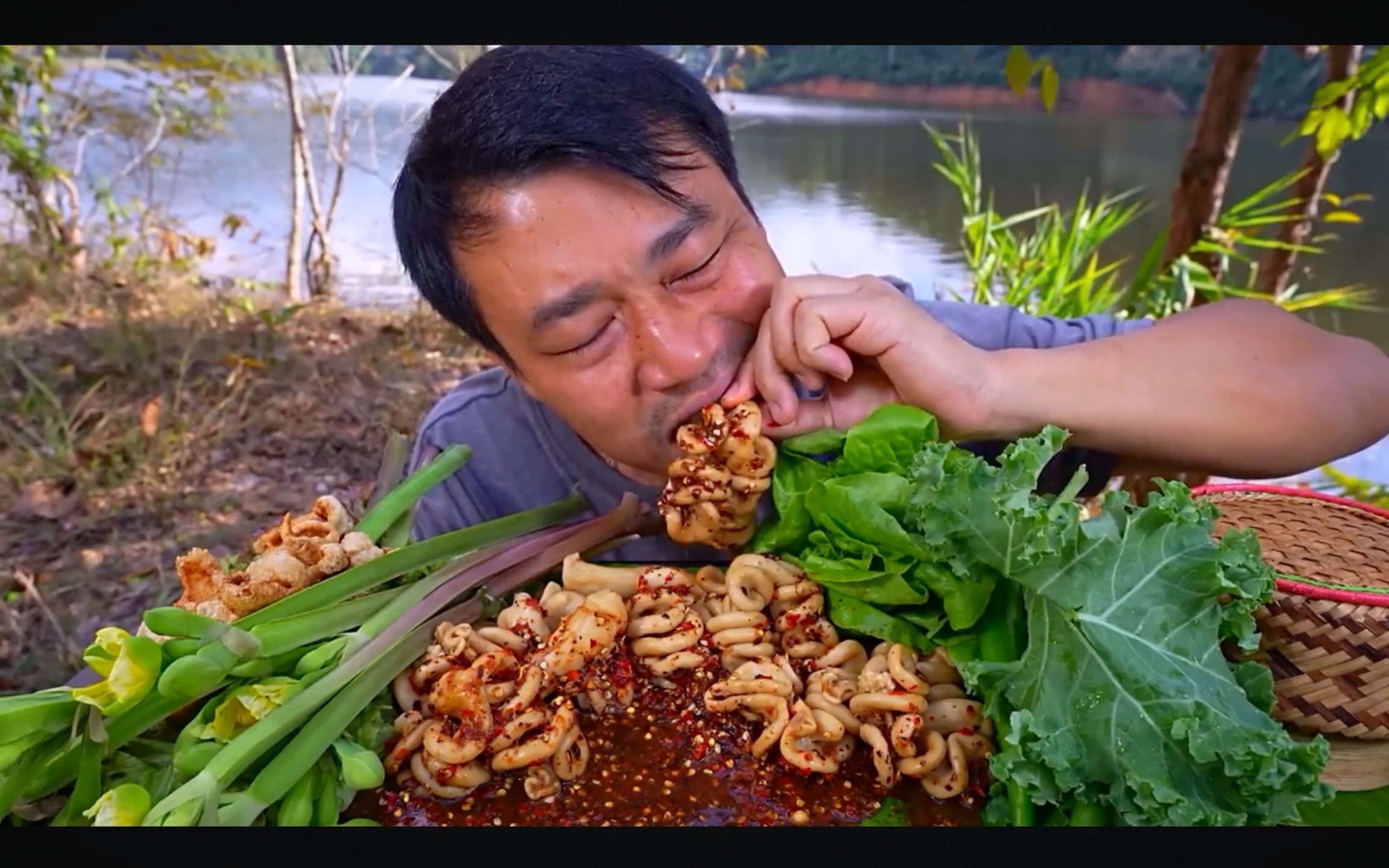 【吃播】酒窝哥吃大肠