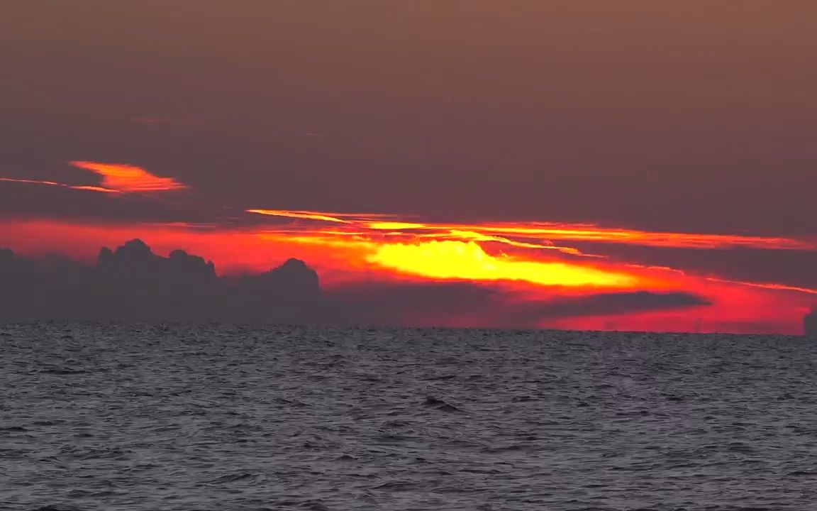 [图]视频素材 ▏ k592 4k画质壮观海面海洋夕阳西下日出日落天空天际海平面海浪波涛金色云彩彩霞晚霞海水大自然景色祖国山河歌舞晚会表演大屏幕舞台led背景视频素材