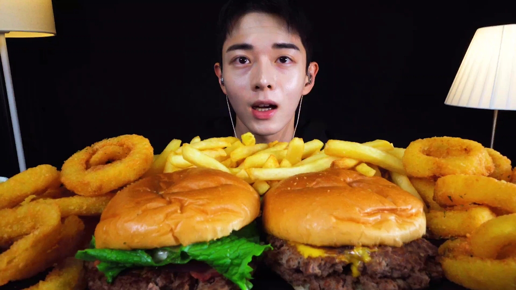 【chansori吃播】培根芝士汉堡,松露炸薯条,洋葱圈|asmr