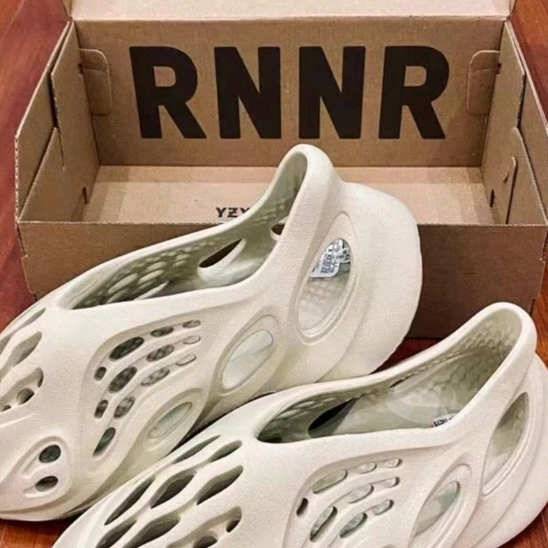 椰子洞洞鞋yee foam runner侃爷洞洞鞋男女凉鞋拖鞋椰子鞋yeezy网红