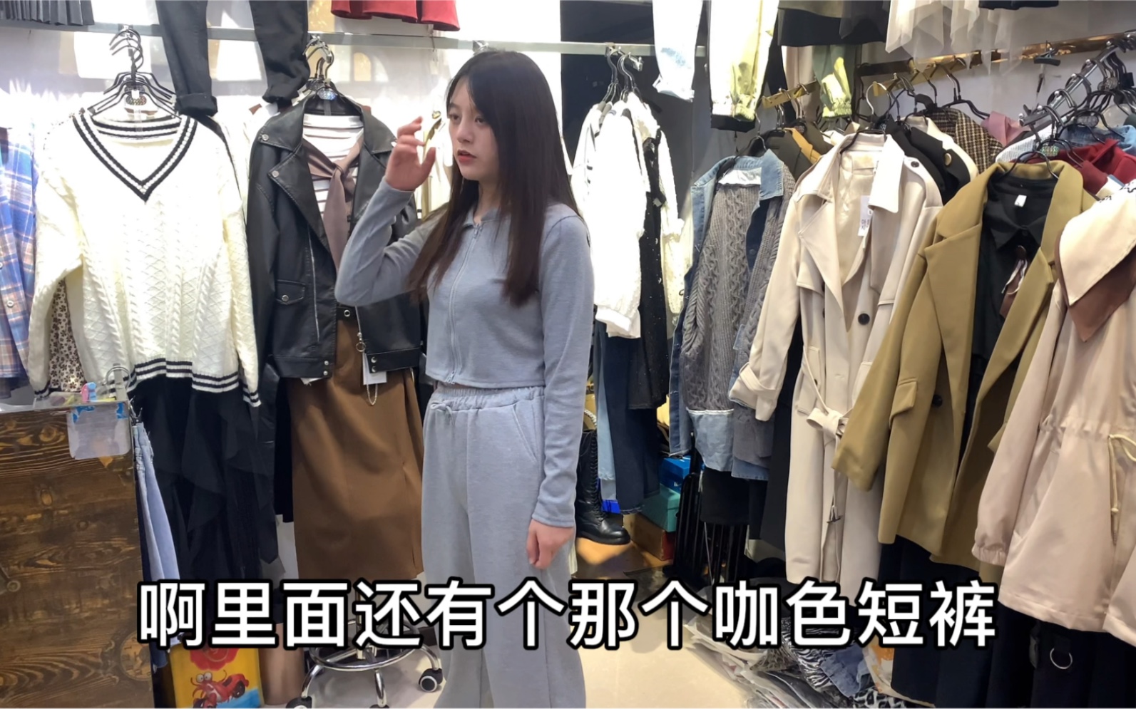 妹子去逛山西的超大型服装城,衣服低至10元,疯狂剁手哔哩哔哩bilibili