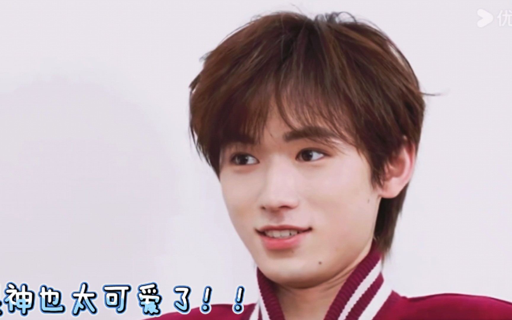 亚轩见到真壁虎了 这小东西还想往亚轩衣服里钻