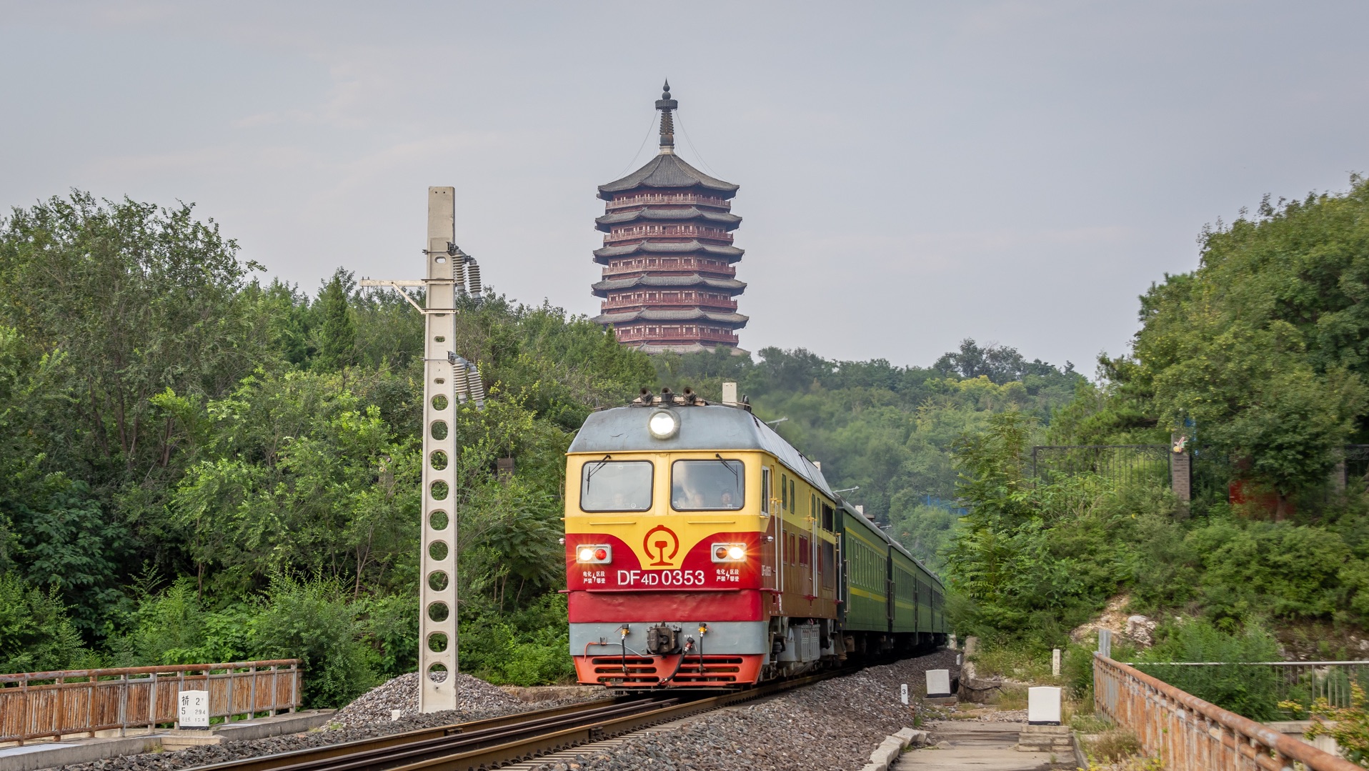 大灰厂站 客车k603次接近