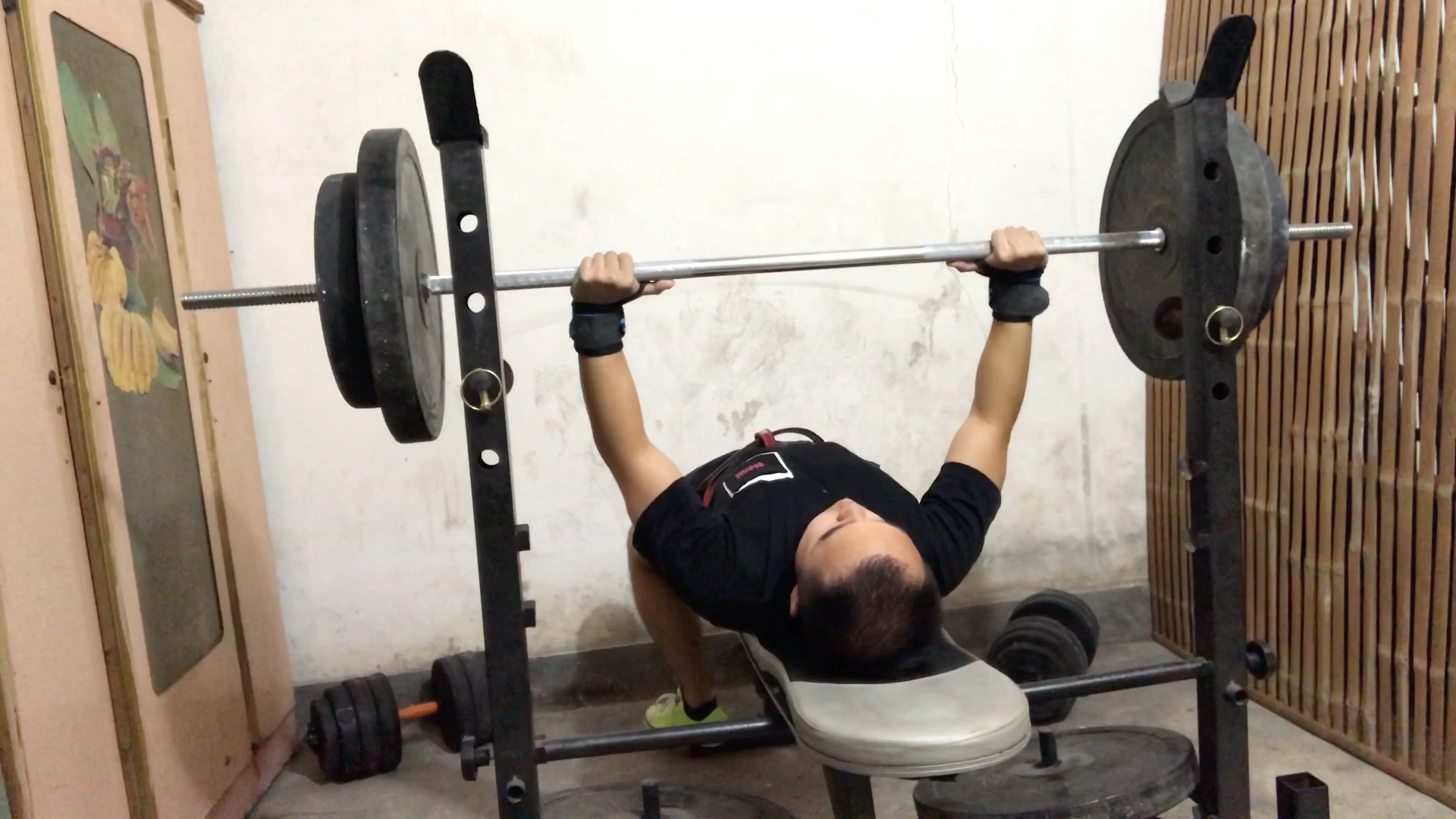 三种不同握法的卧推_哔哩哔哩 (゜-゜)つロ 干杯~-bilibili