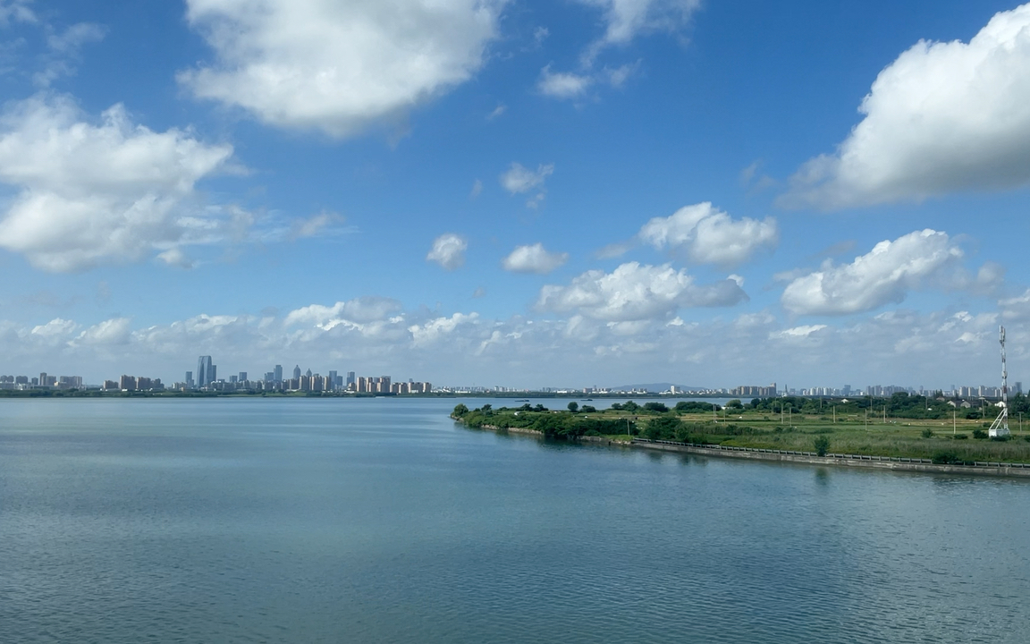 g8京沪大站车阳澄湖段风景