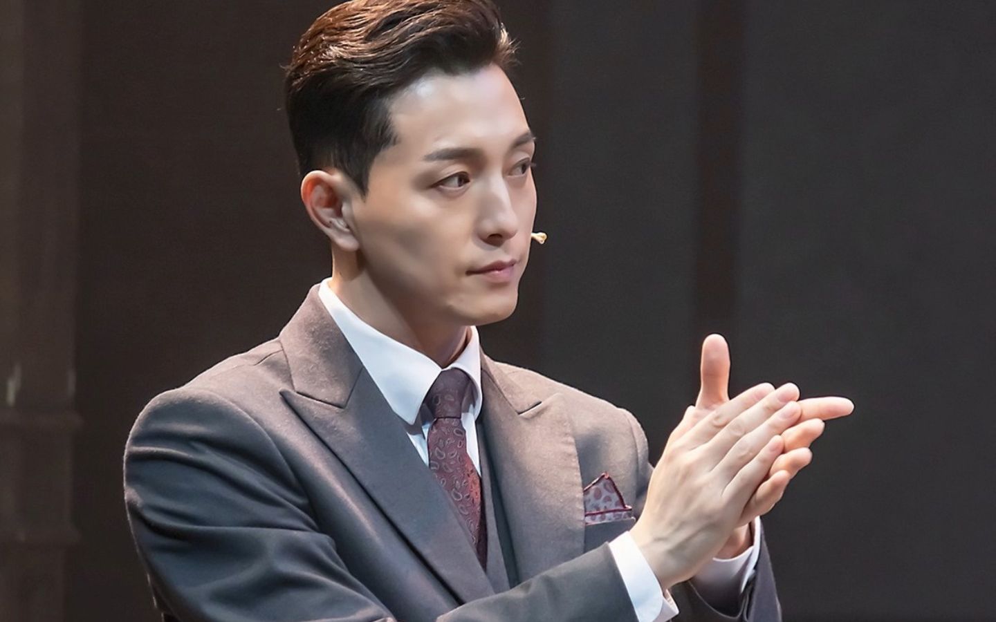 【禁欲系】正装大叔"郑日成"《黑暗荣耀》男二,霸道总裁带一点坏坏的