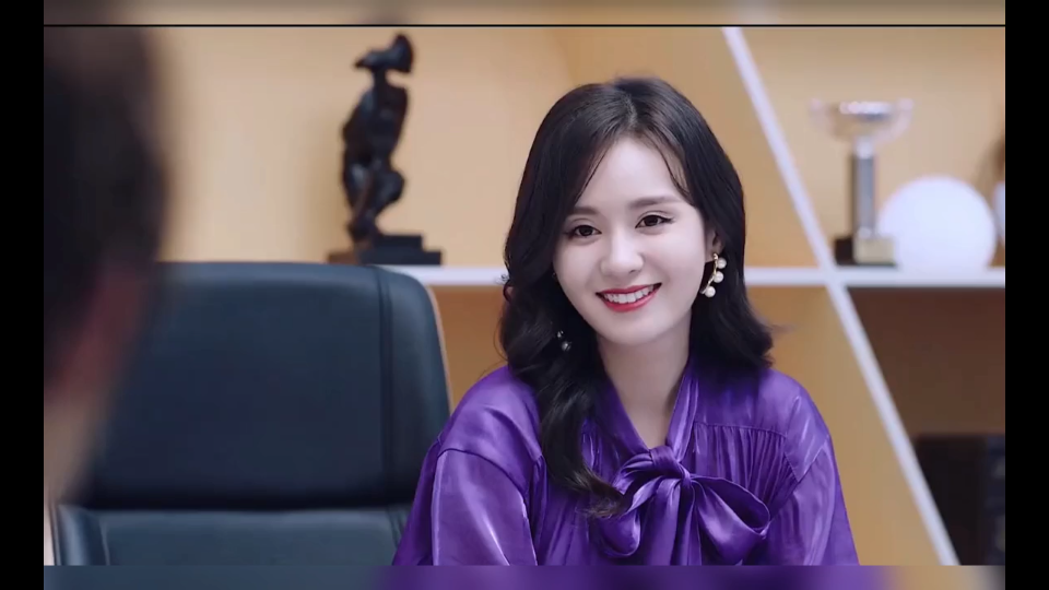 看来大明星助理也不是一件容易的事 ,叫你凶 我把你p成丑八怪