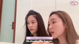 Download Video: 【中字】[VLOG] Jessica 郑秀妍 & krystal 郑秀晶 郑氏姐妹的第一条抖音 ∥ Jung Sisters’ First Tiktok