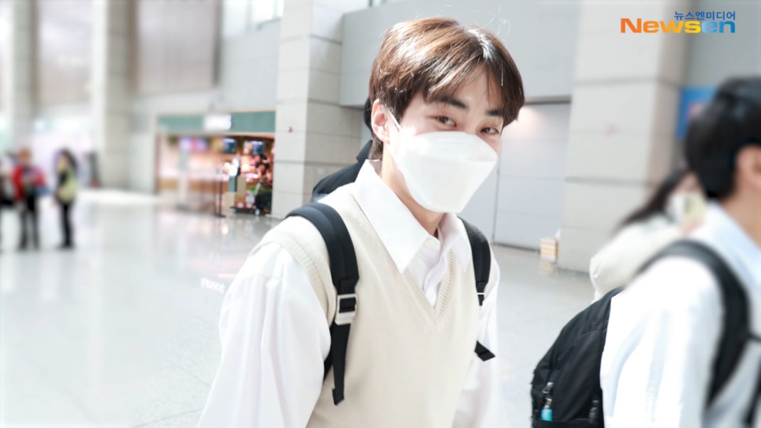 因《社长爱豆超市》见面会仁川机场出发前往中国澳门!240330