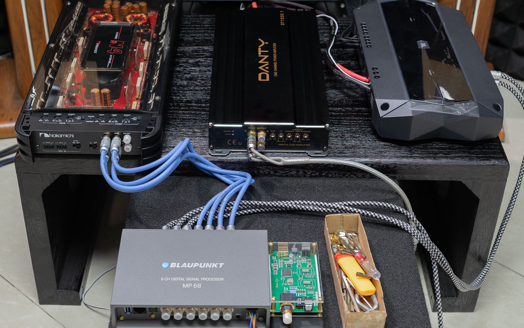 汽车音响室内试音 主动4分频 蓝宝dsp 中道n4 jbl功放