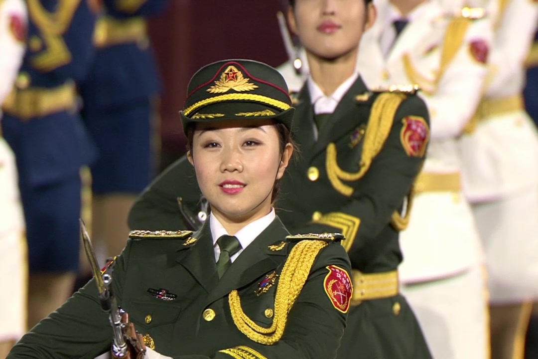 2015年仪仗队女兵操枪表演_哔哩哔哩_bilibili