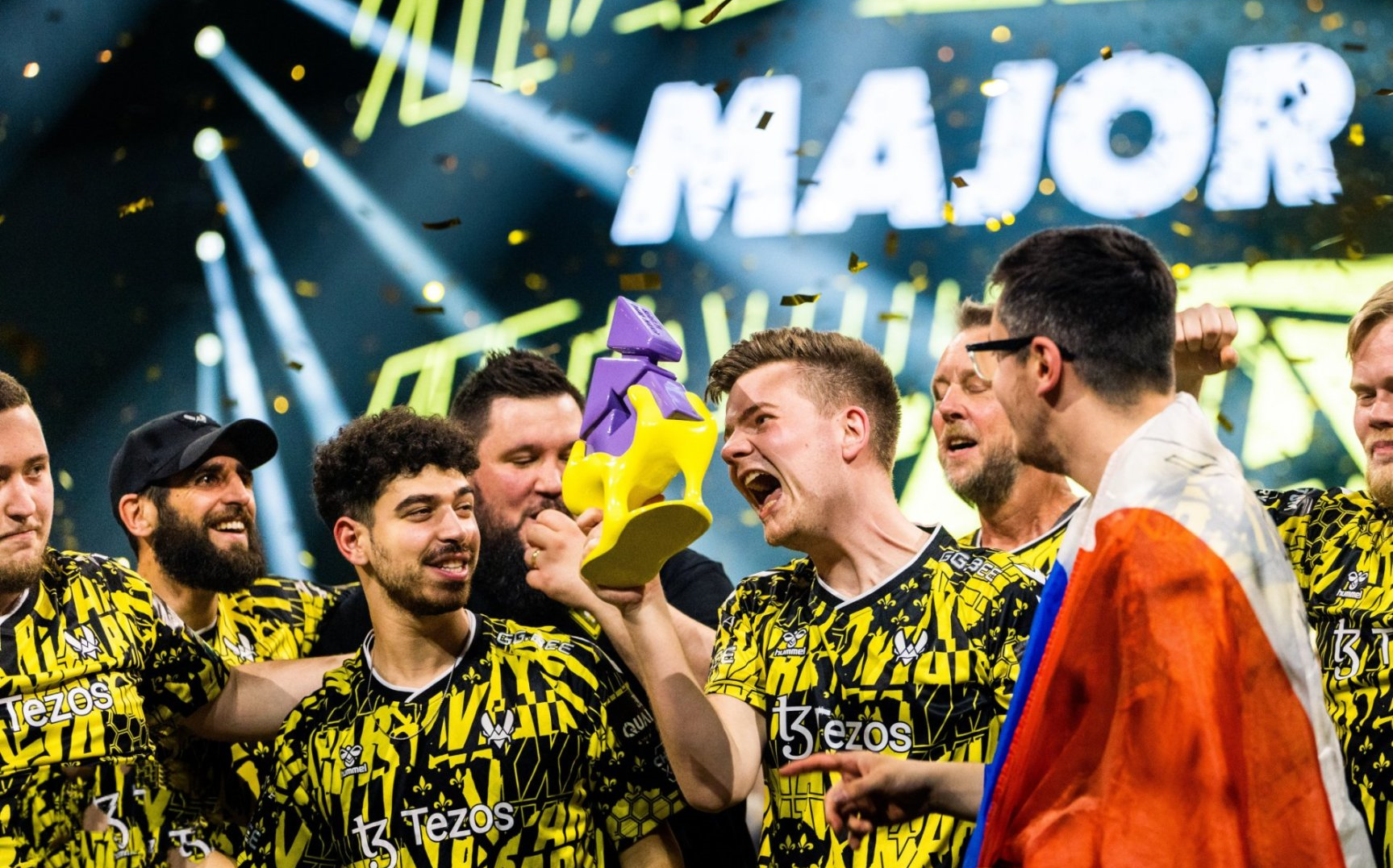 【csgo】20分钟回顾小蜜蜂的major决赛夺冠之路!