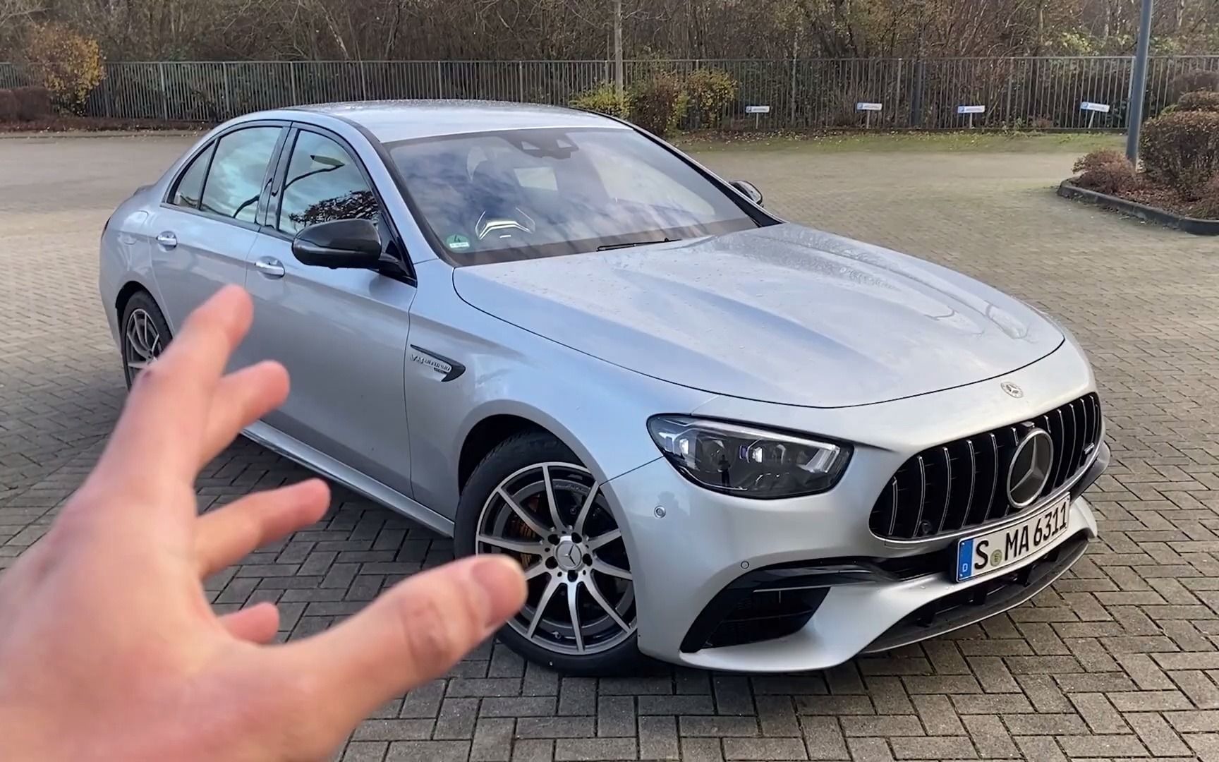 2021款奔驰e63s不限速高速pov