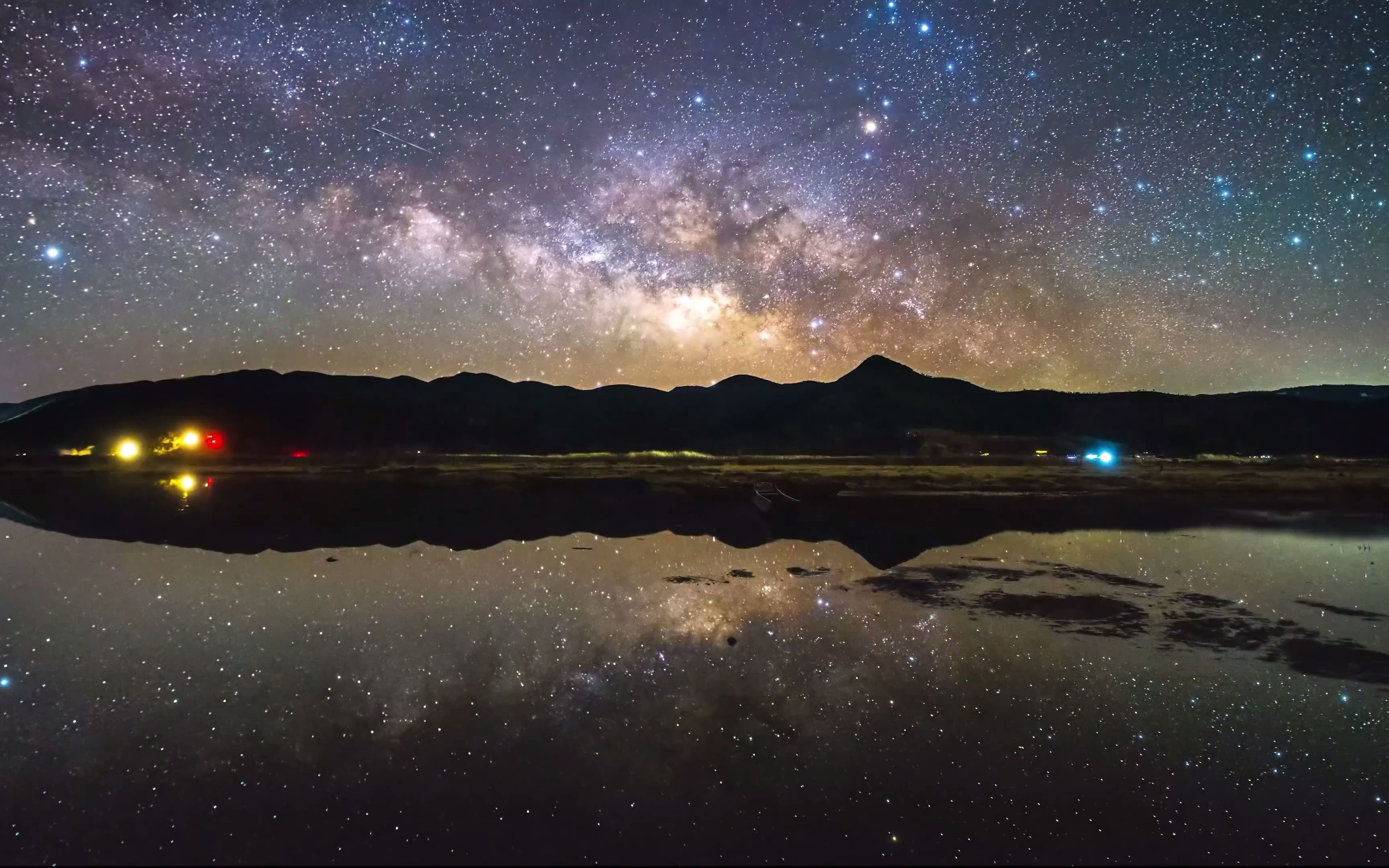 [图]（4K）泸沽湖草海无月之夜倒影星空夜转日