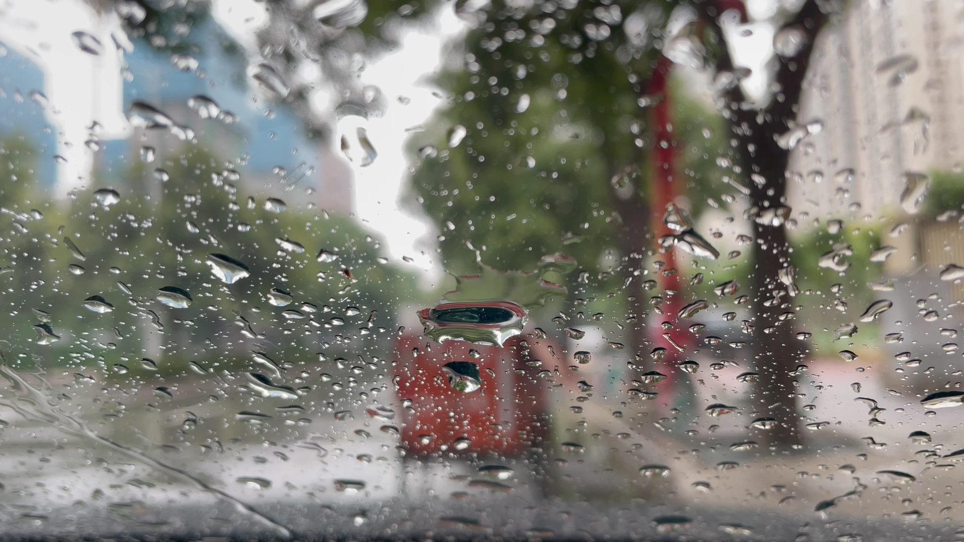 [图]雨点不停的滴落｜