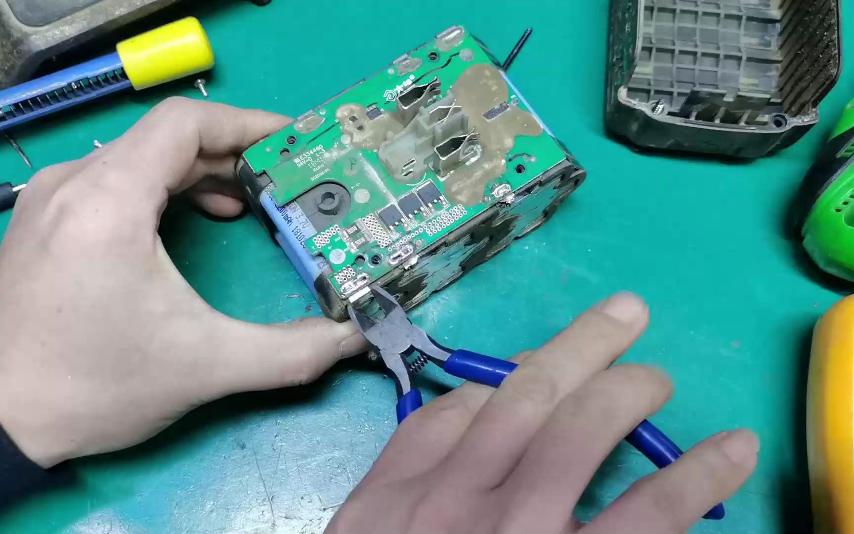 大艺款15节锂电池维修!这种维修比较省钱