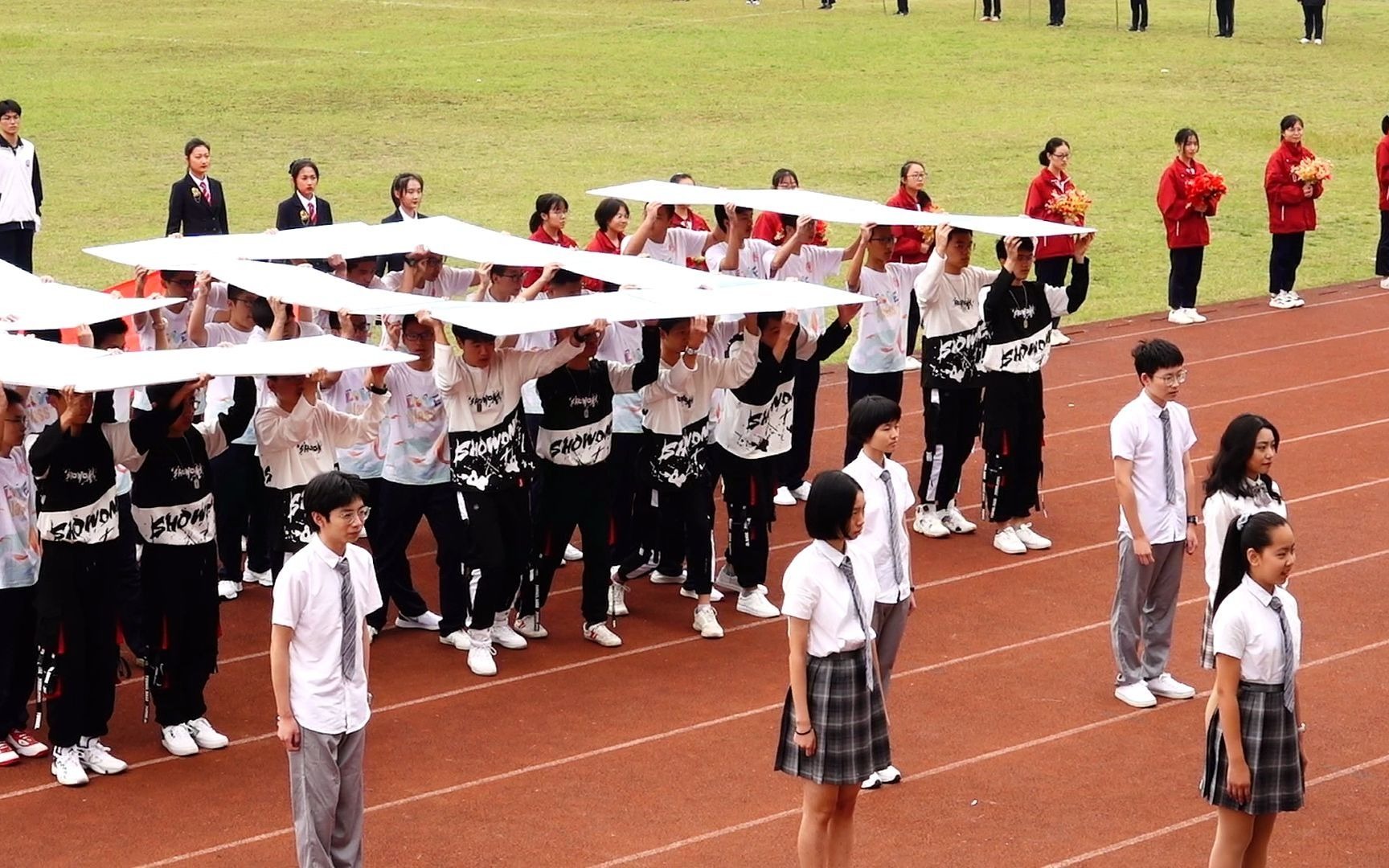 运动会入场动作简单图片