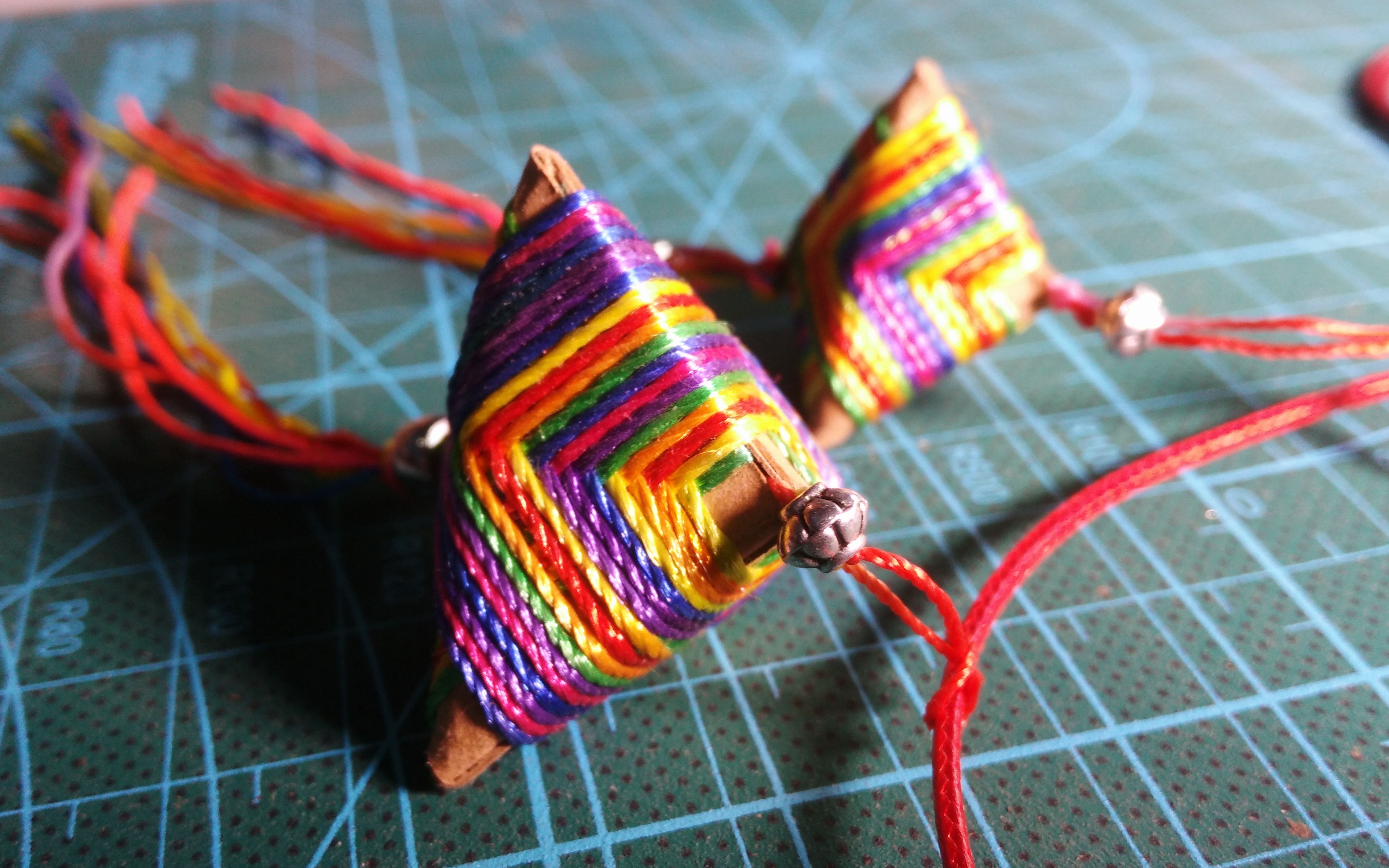 端午节要到了,自制一个五彩线粽子(香包)吧