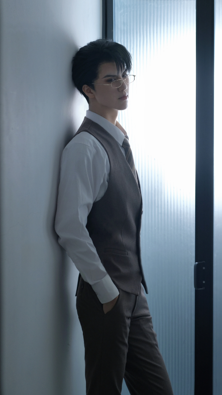 《明显见老顾青裴》原炀好不好奇我不知道,反正我好奇[大笑]