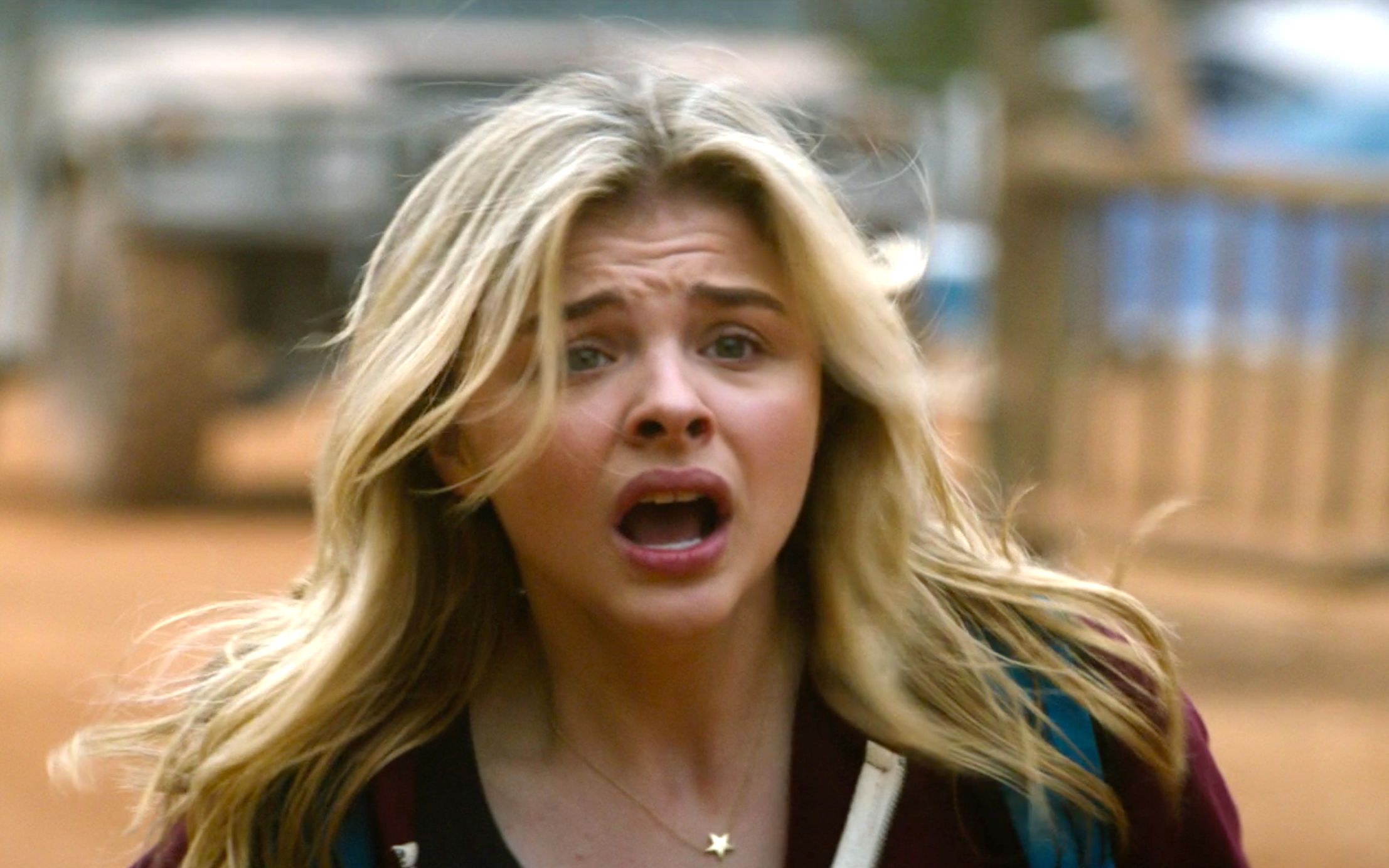 科幻电影第五波片段剪辑遭受外星人侵袭和多种自然灾害的毁灭性打击后