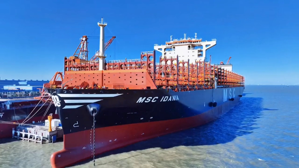 地中海航运msc idania,中国制造16000标准集装箱,试航归来等待交船.