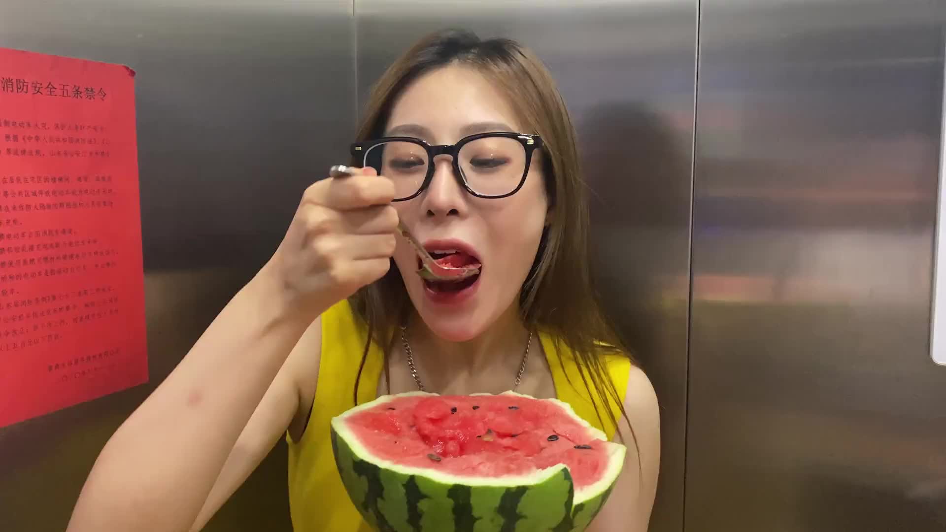 今天这个故事还要从半拉西瓜说起 社死 社恐_哔哩哔哩_bilibili