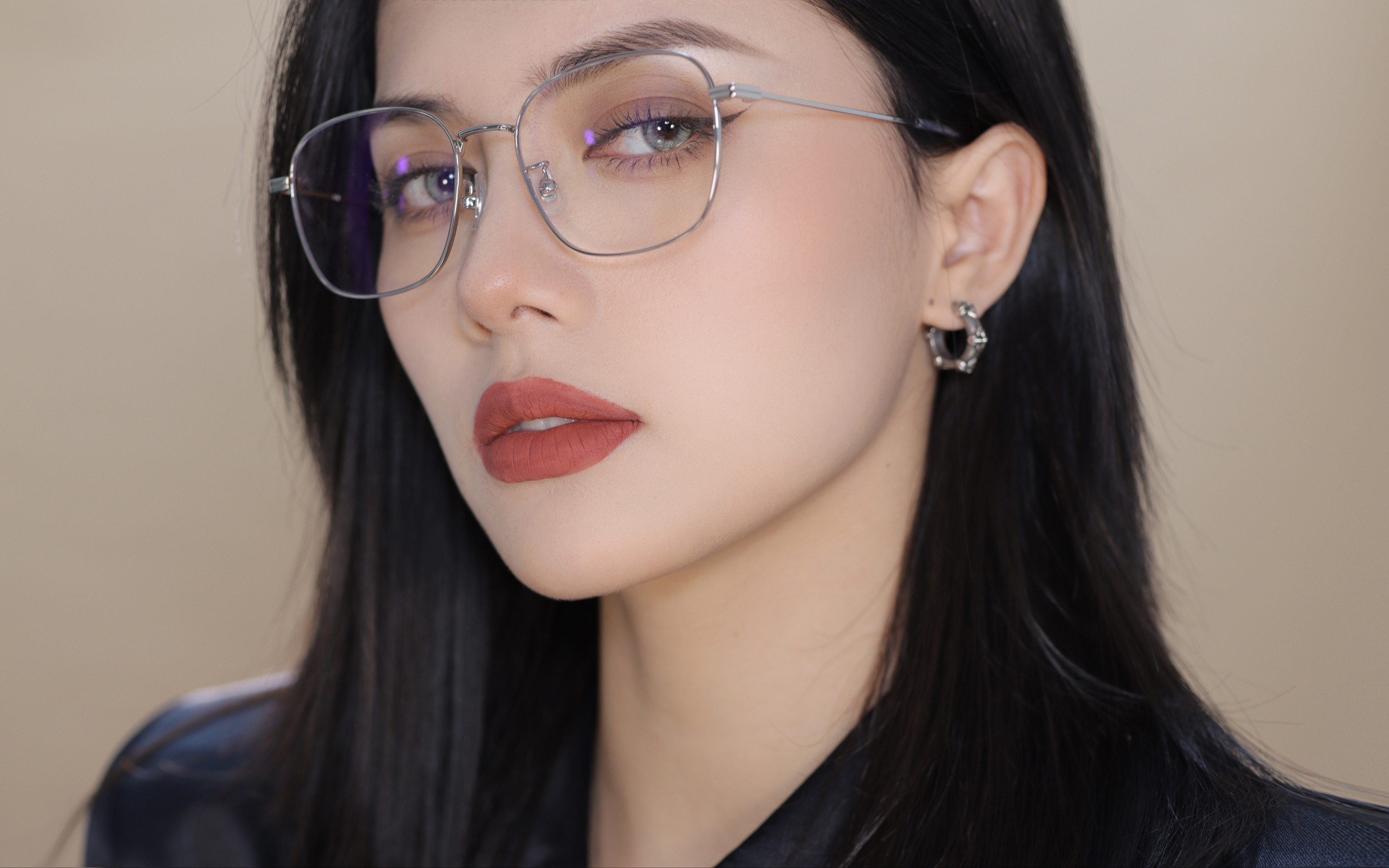 [杨可kyra]禁欲系轻欧美妆 是戴眼镜的清冷学姐了