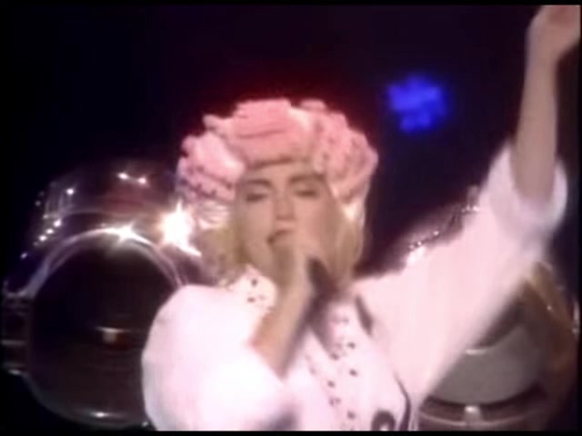 [图]【物质女孩】Madonna - Material Girl金发雄心巡演现场