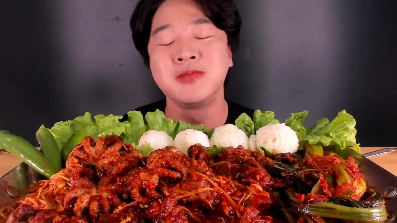 超级大胃王!吃辣章鱼,牛肋骨,蘑菇,韩国泡菜?