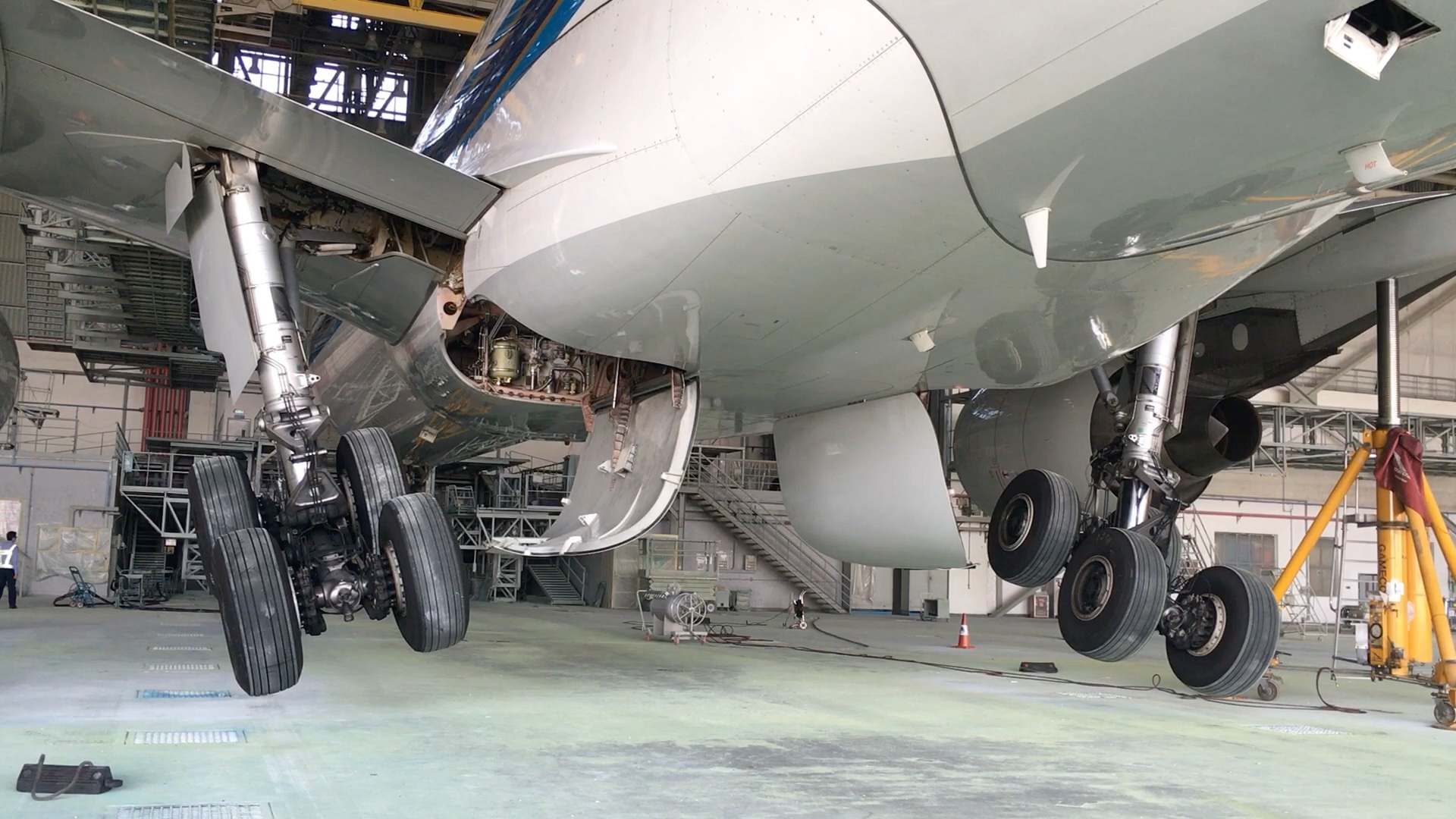 a330起落架收放测试(电动泵)