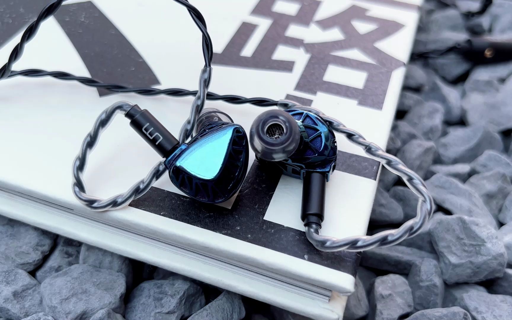 um可定制款全钛金属耳机maven pro