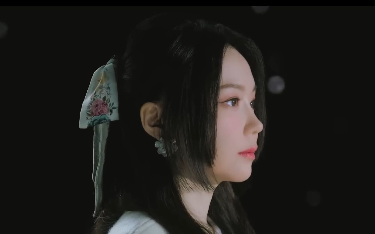 fla的《bedroom singer》官方音乐视频