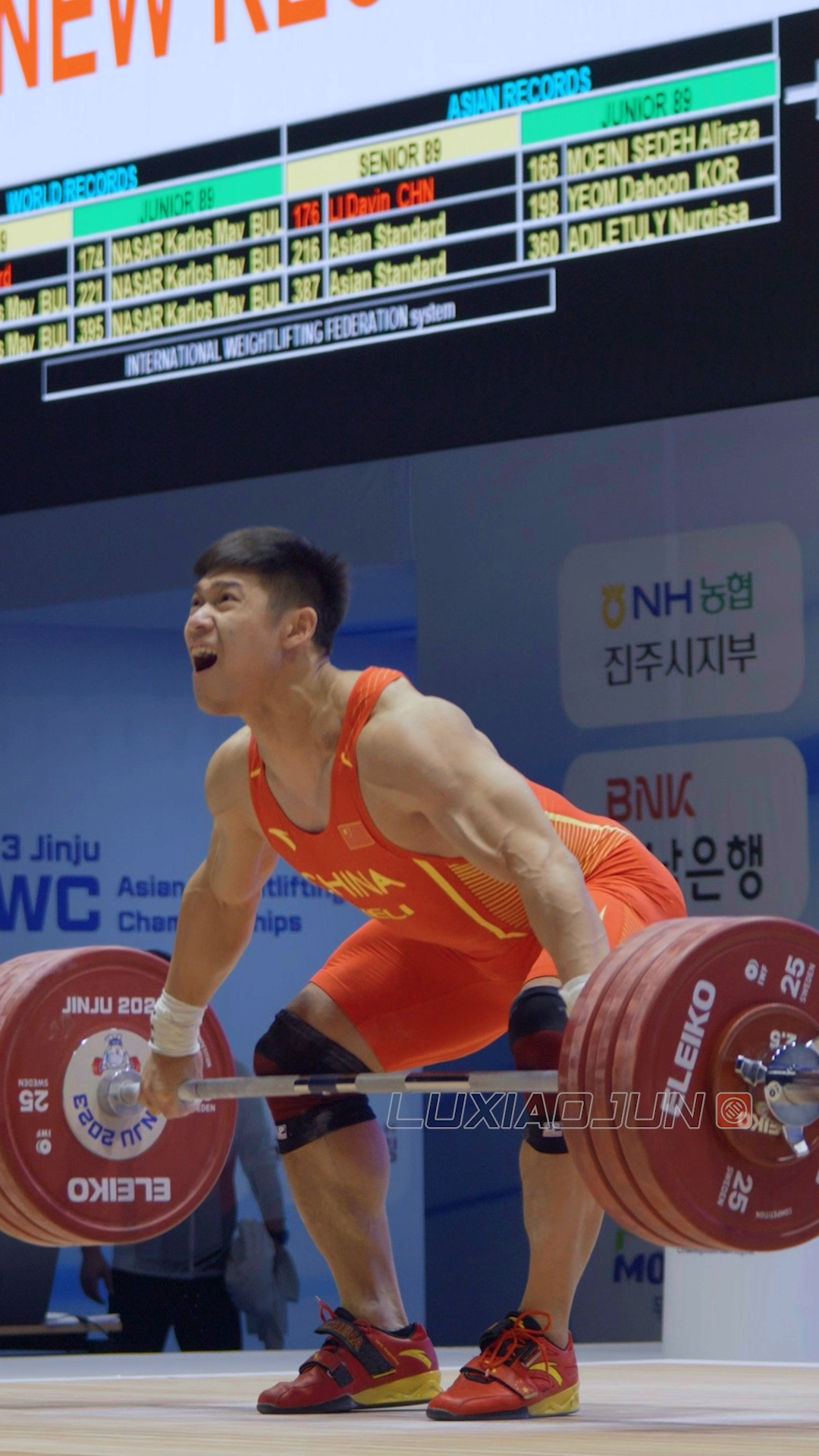 李大银抓举180kg.