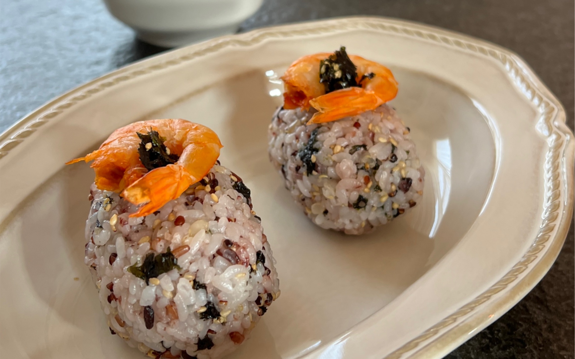 今日早餐～藜麦杂粮海苔饭团