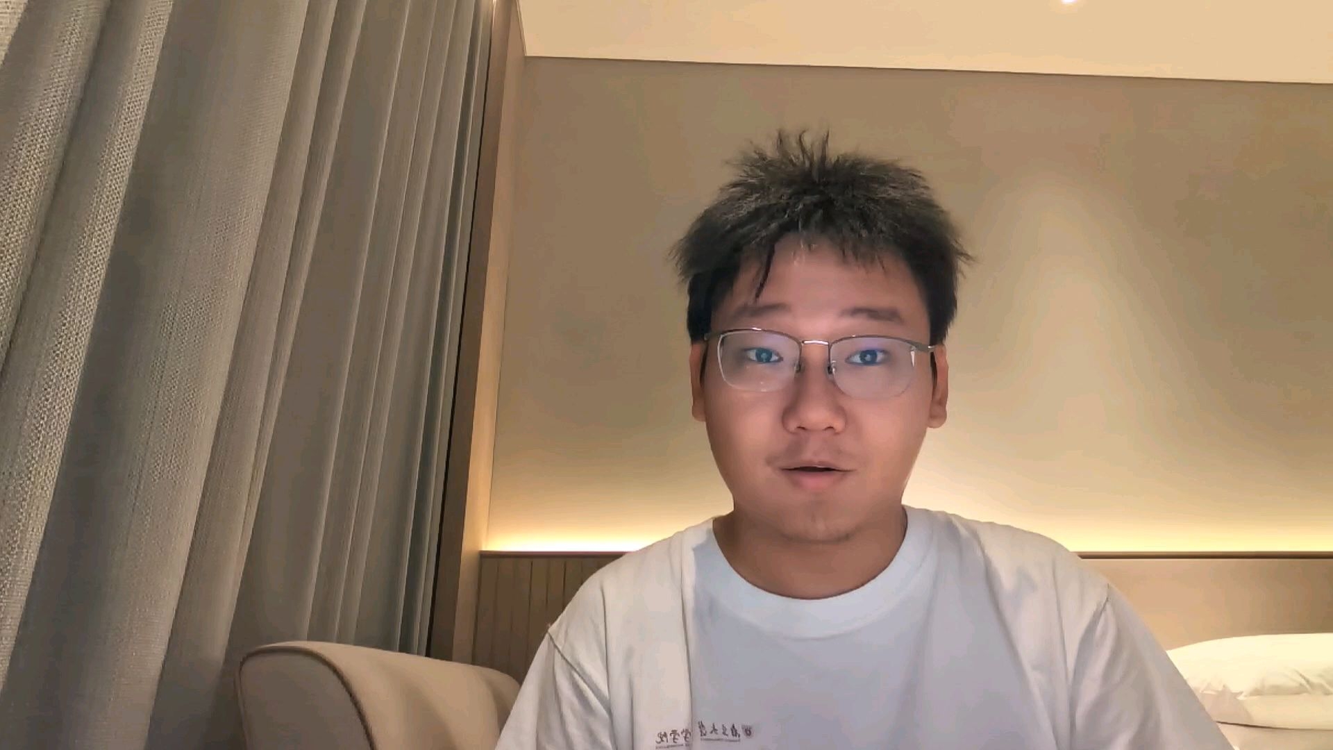 人结合AI的菲奖级成果？6维球面上的复结构！